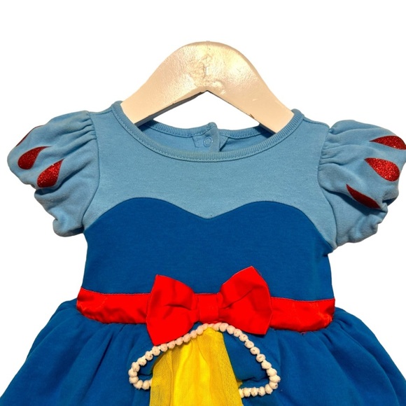 ⭐️ 5/$30  Disney Store Snow White Onesie Costume size 6-9 Months - Picture 2 of 3